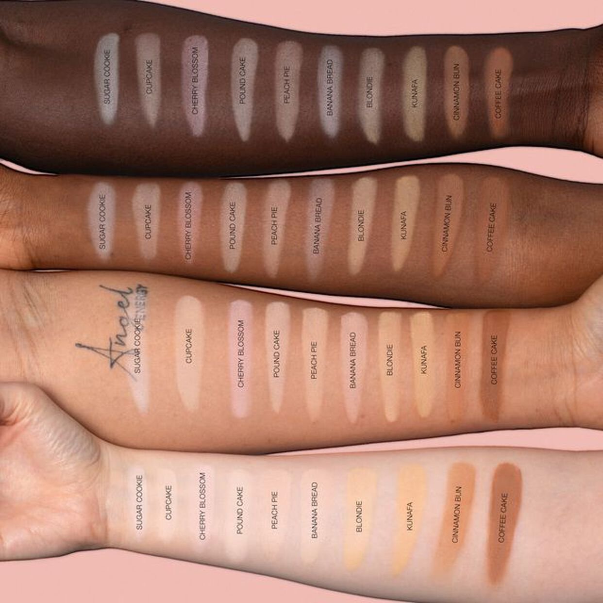HUDA BEAUTY Easy Bake Loose Baking & Setting Powder