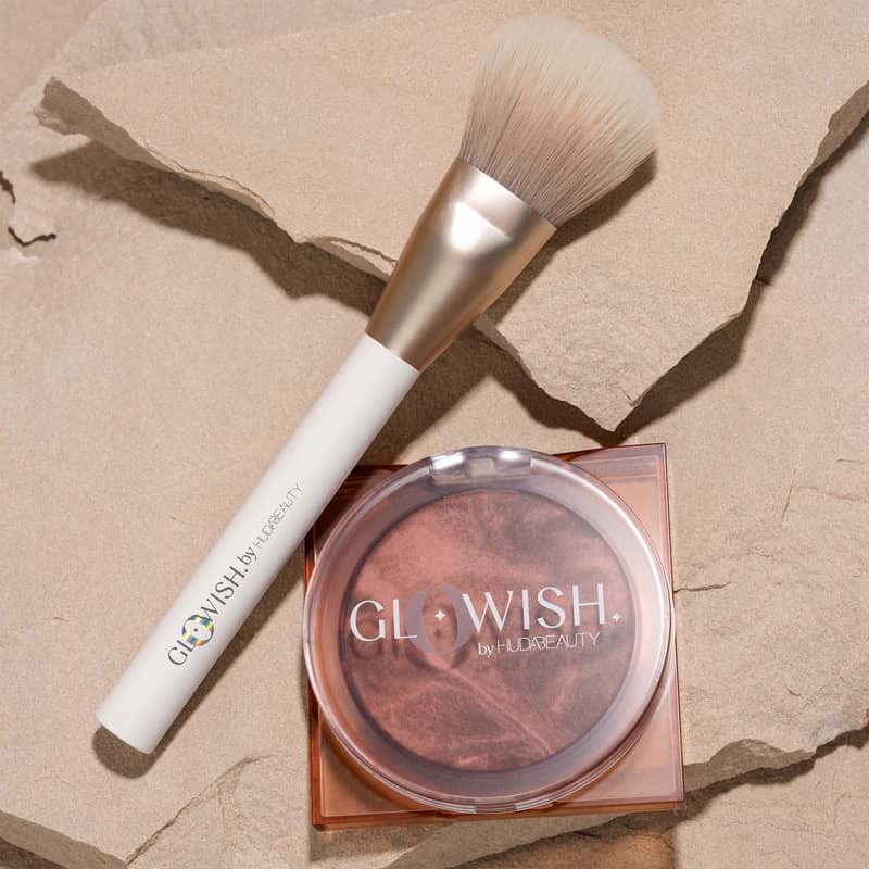 HUDA BEAUTY Glowish Soft Radiance Bronzing Powder